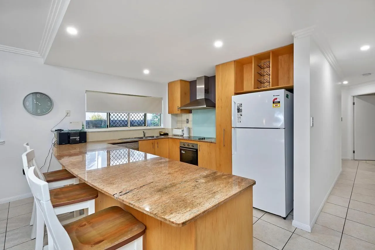 Arlington Apartments Clifton Beach 0*,