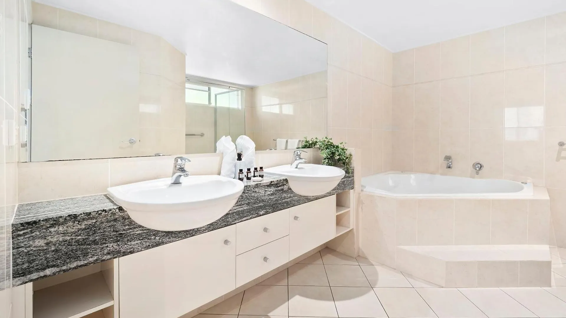 Arlington Apartments Clifton Beach 0*,  Australia